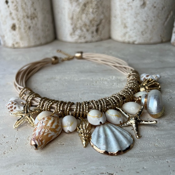 NWT Genuine SEASHELL NECKLACE With Gold Charms, Summer Jewelry, Resort Ready - Picture 7 of 9